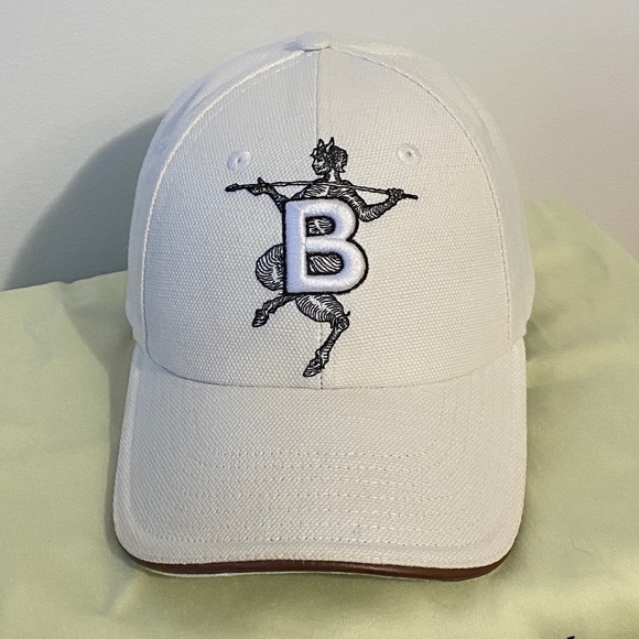 Burberry Mythical Alphabet "B" Faun Cap Off-White - Picture 1 of 8